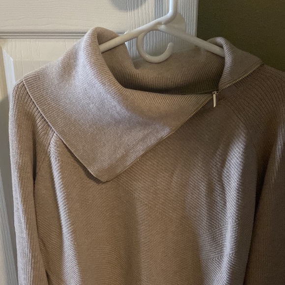 WHBM Ribbed Zip Pullover - Picture 3 of 4